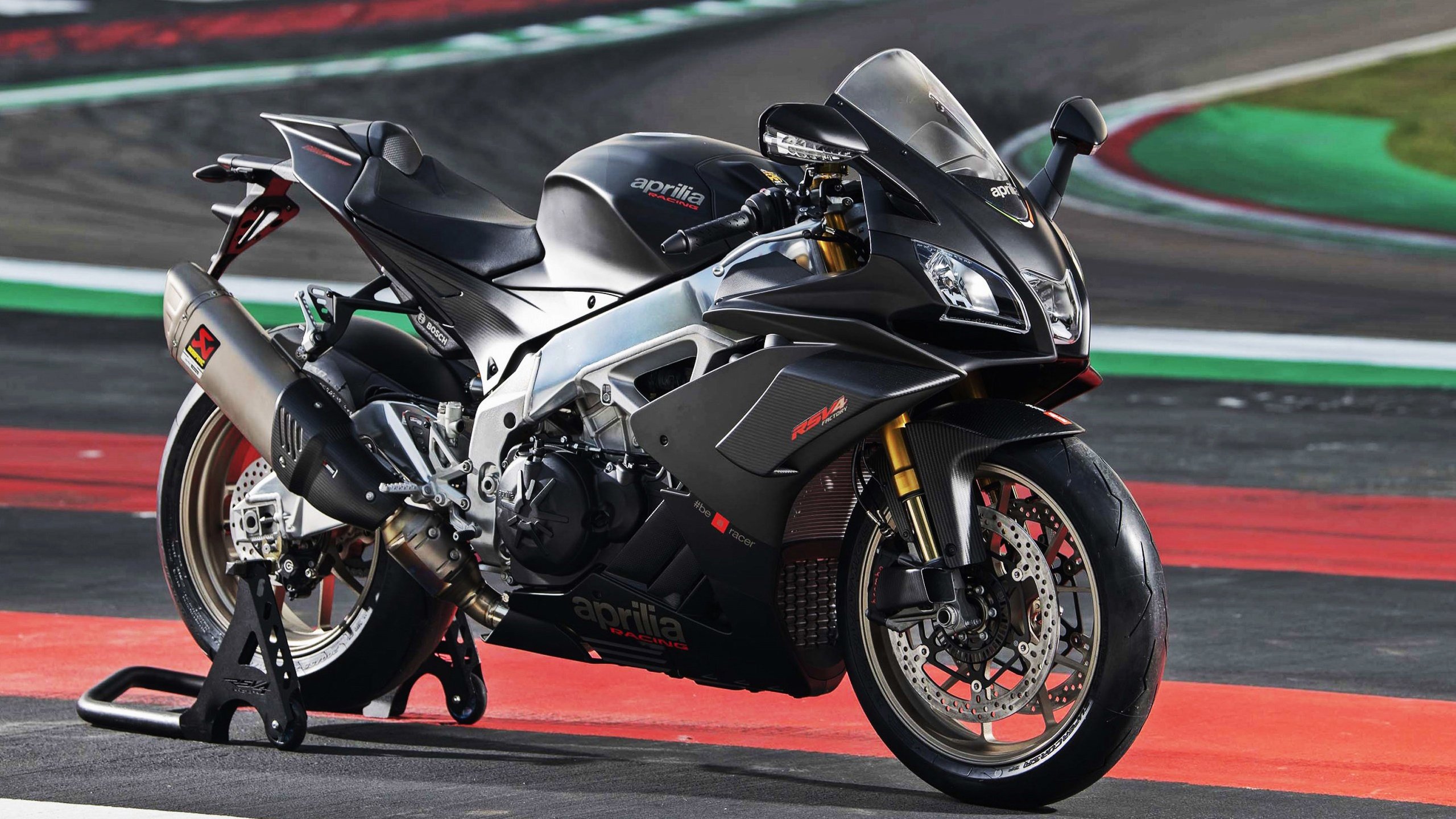 中国足球传中路线常用组合图解，足球传球路线