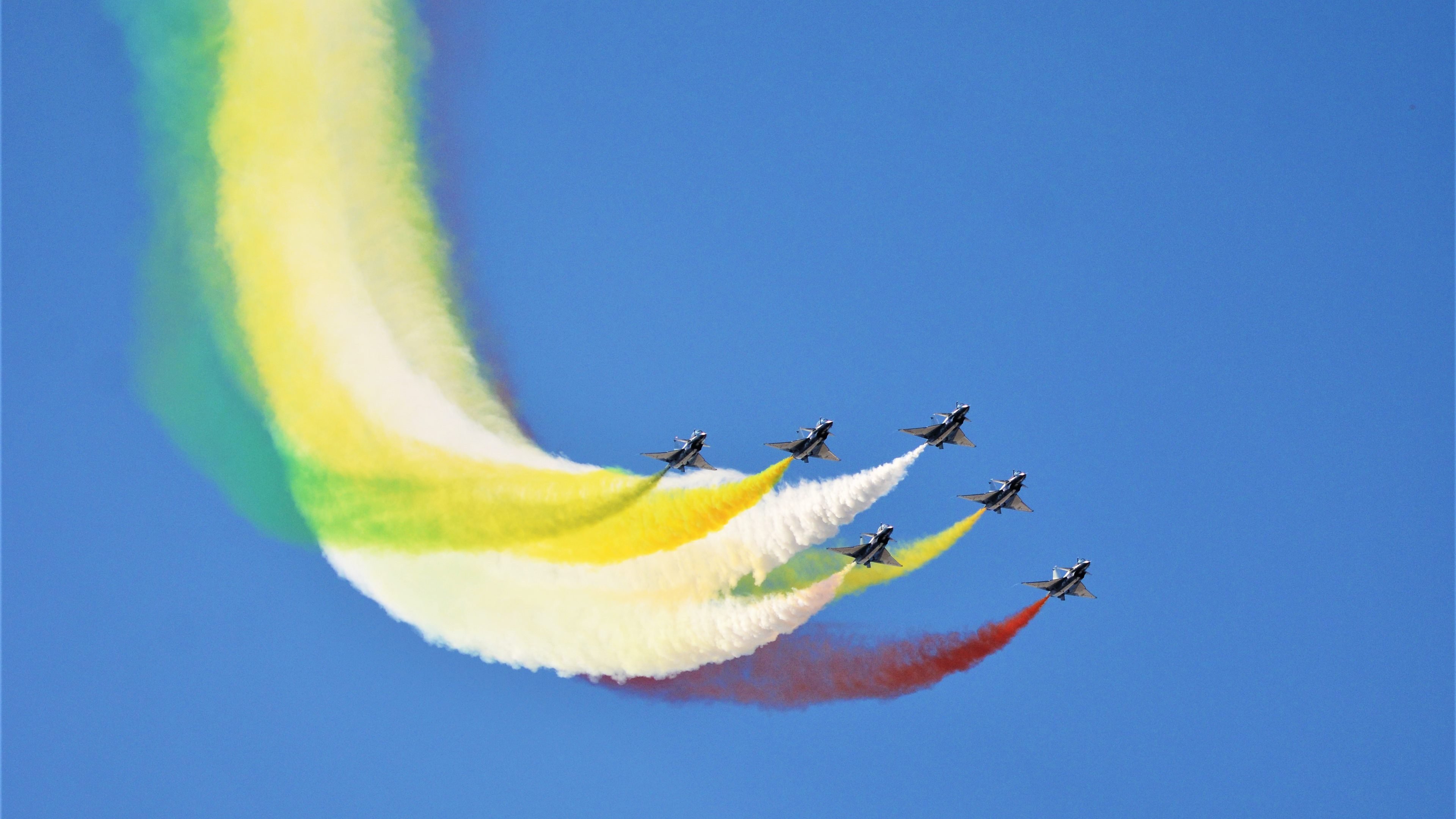 比赛临近主教练保持低调强调细节决定成败不容松懈，教练提前进入比赛台